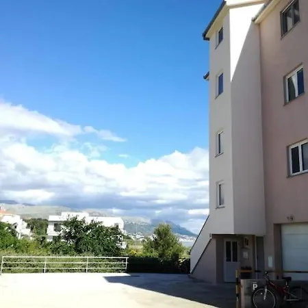 Apartment Sea View With Swimming Pool Near