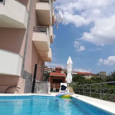 Sea View With Swimming Pool Near Apartment Split