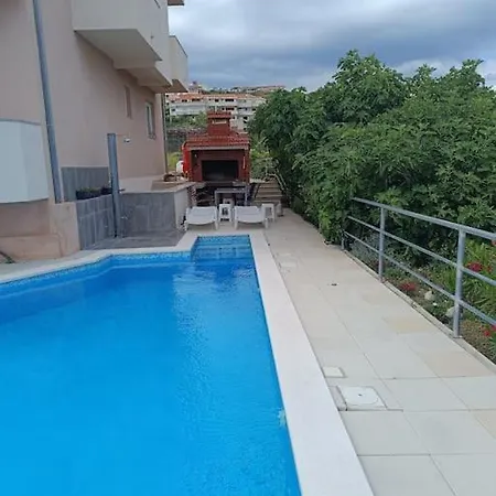 Sea View With Swimming Pool Near Apartment *
